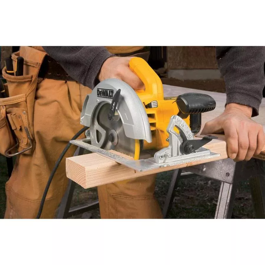 DEWALT 15-Amp 7-1/4-in Corded Circular Saw with Steel Shoe